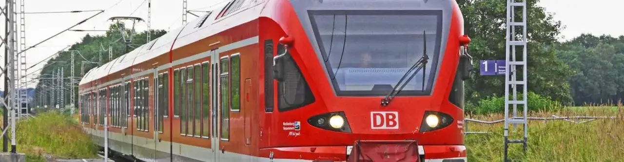 Ile zarabia maszynista Intercity? Odkryj prawdziwe zarobki i więcej