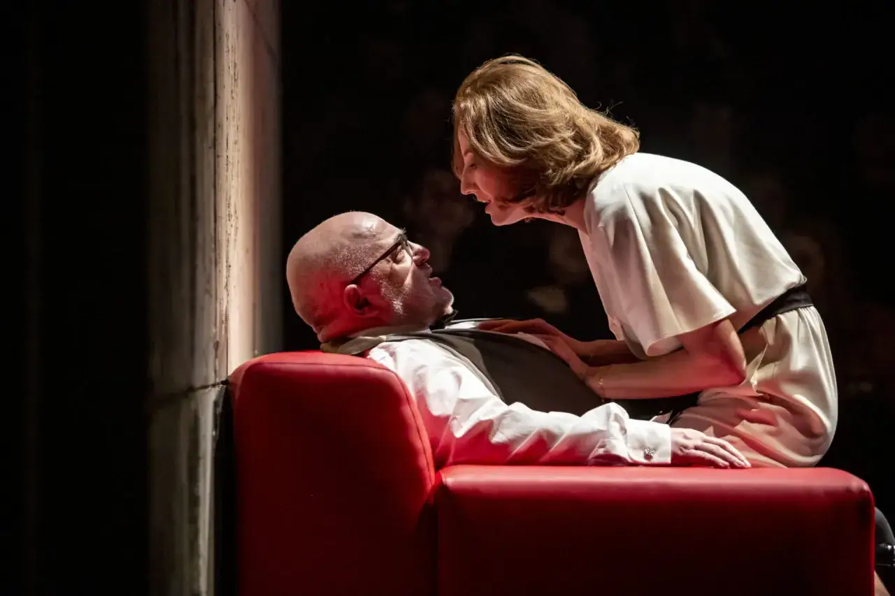 Spektakl inteligenci - trudne pytania o rodzinę i społeczeństwo