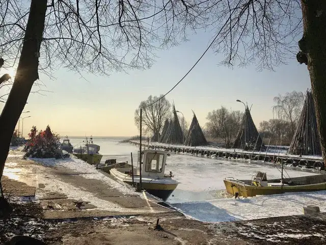 Oto aż 5 powodów, dla których warto odwiedzić Krynicę Morską zimą