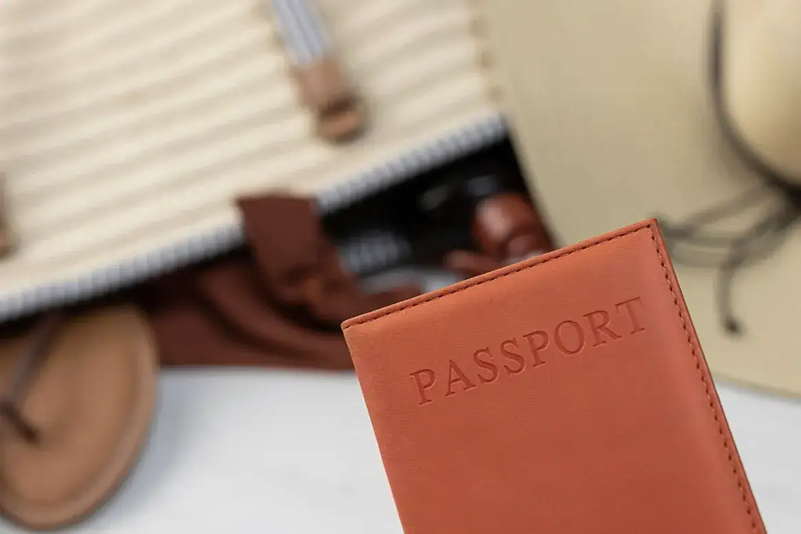 Paszport to nie tylko podróże, co można zweryfikować dokumentem i jak robić to bezpiecznie