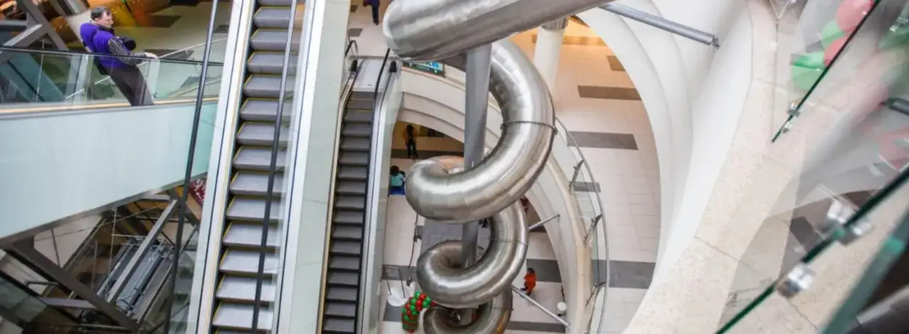 Zjeżdżalnie ze stali nierdzewnej - nowoczesne rozwiązanie w przestrzeni publicznej