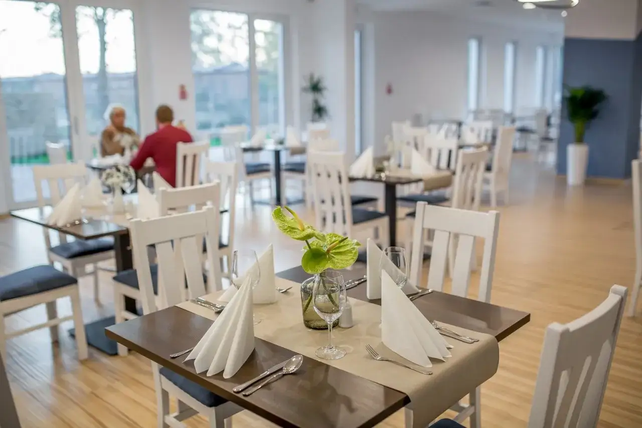 Restauracja w Mielnie – gdzie zjeść dobrze nad morzem i na co zwrócić uwagę przy wyborze?