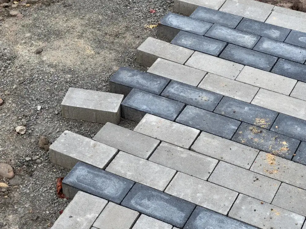 Jakie materiały będą najlepsze na ścieżki ogrodowe?