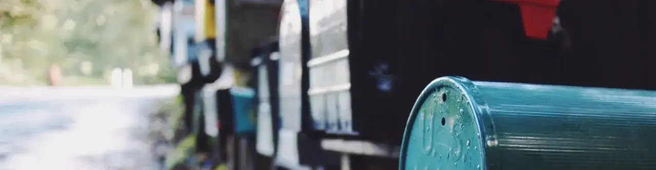 Ile zarabia listonosz w Polsce? Zaskakujące fakty o pensji!