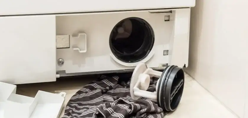 Gdzie jest filtr w pralce i jak bezpiecznie się do niego dostać - poradnik