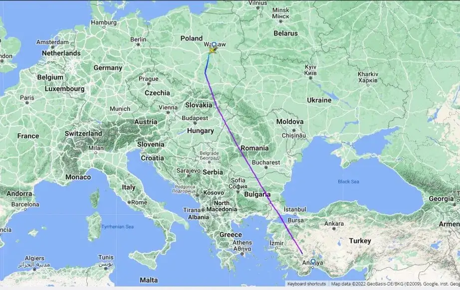 Ile czasu trwa lot z Warszawy do Turcji - czas podróży i niezastąpione informacje