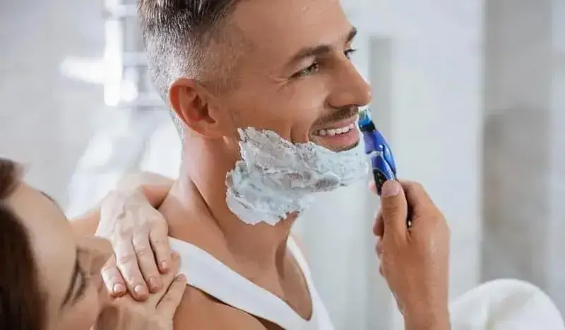 Skuteczne sposoby jak się golić bez podrażnień: 8 sprawdzonych zasad