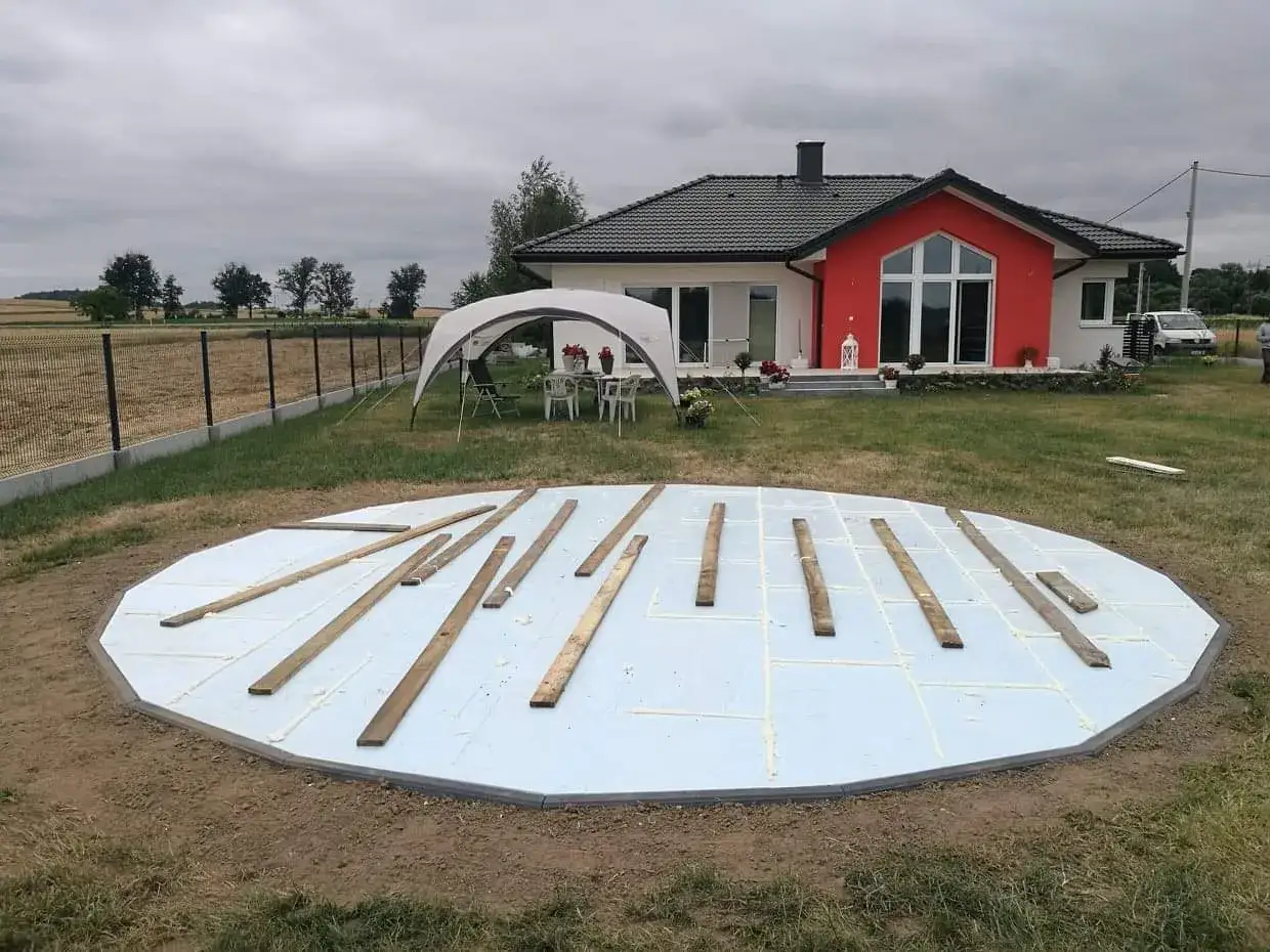 Jak przygotować teren pod basen ogrodowy, aby uniknąć kosztownych błędów