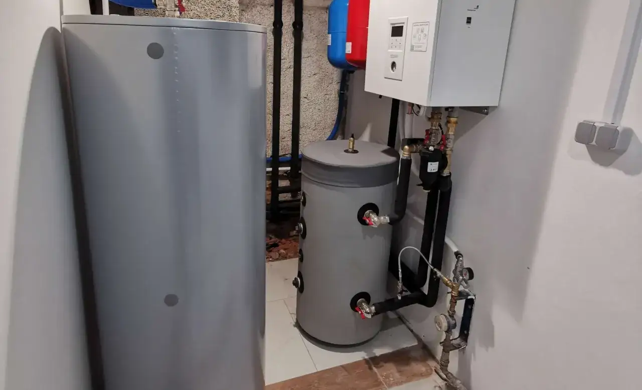 Jakie średnice rur do podłączenia pompy ciepła z buforem, aby uniknąć problemów?