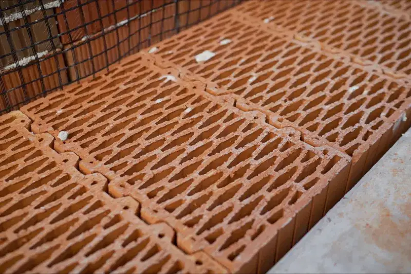 Pustak ceramiczny czy beton komórkowy - który materiał budowlany jest lepszy?