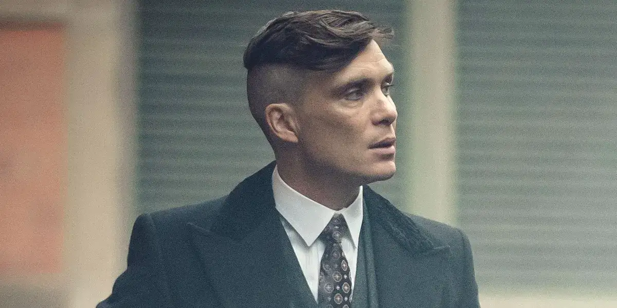 Jak uzyskać tę kultową fryzurę Thomasa Shelby'ego krok po kroku?