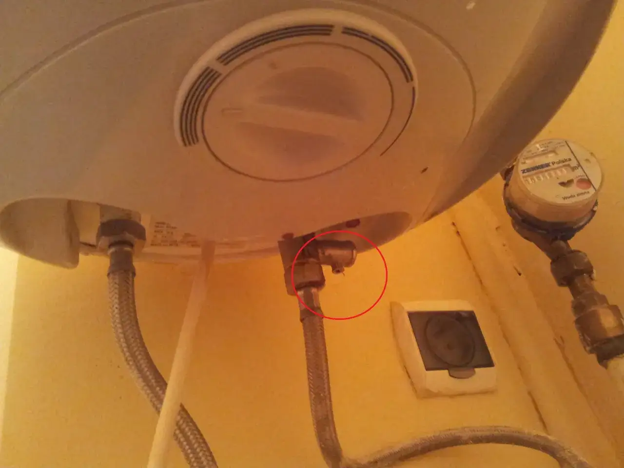 Czemu kapie woda z bojlera? Odkryj najczęstsze przyczyny i rozwiązania