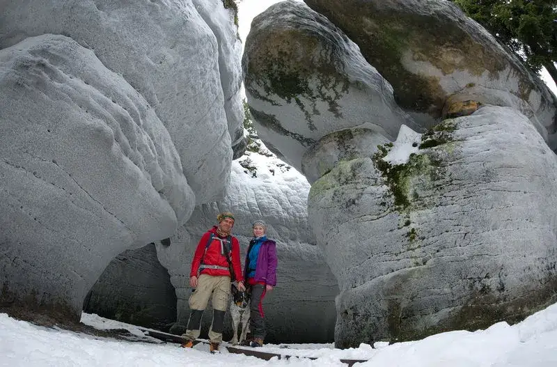 Błędne Skały zimą: Czy warto wybrać się na mroźną wycieczkę?