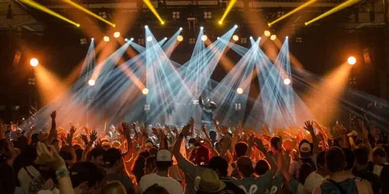 Taniec do muzyki elektronicznej: Odkryj sekrety shuffle dance i technik