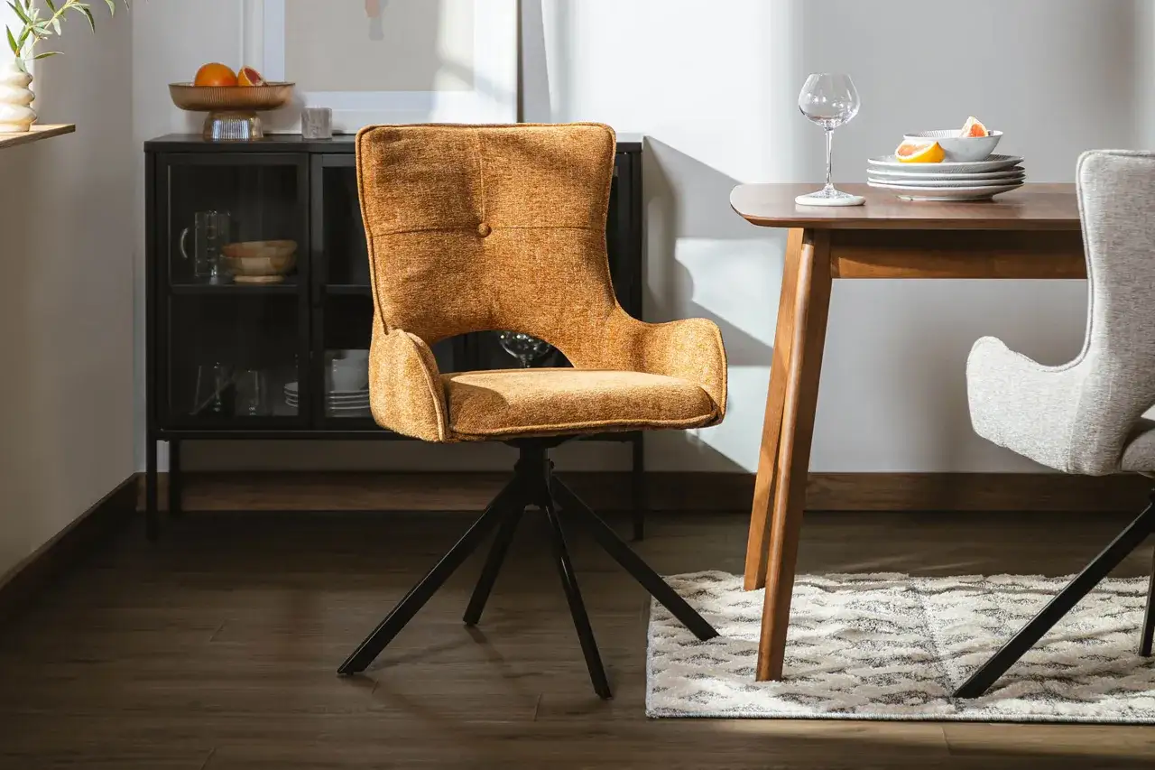 Najmodniejsze krzesła tapicerowane, które docenisz w róznych pomieszczeniach