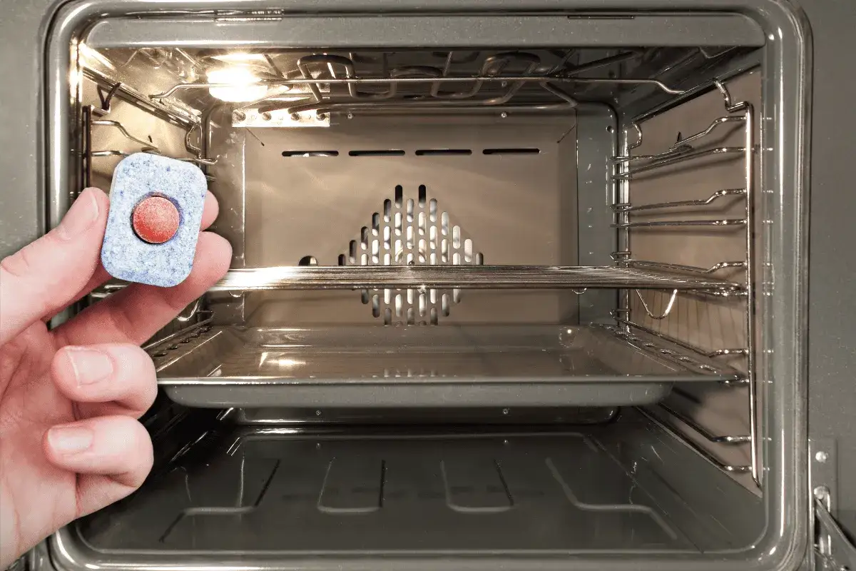 Jak wyczyścić piekarnik skutecznie: 5 sprawdzonych domowych sposobów