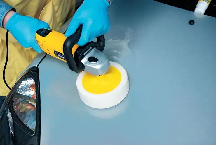 Kiedy polerować lakier po malowaniu? Poznaj bezpieczny termin