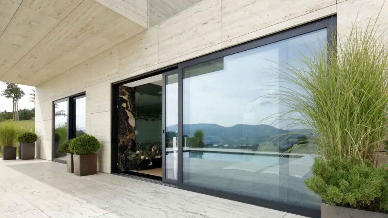 Jakie okna do domu wybrać, aby zaoszczędzić na rachunkach?