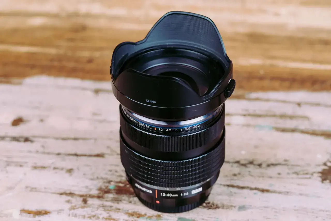 Jaki obiektyw kitowy wybrać? Kluczowe cechy i porady dla początkujących