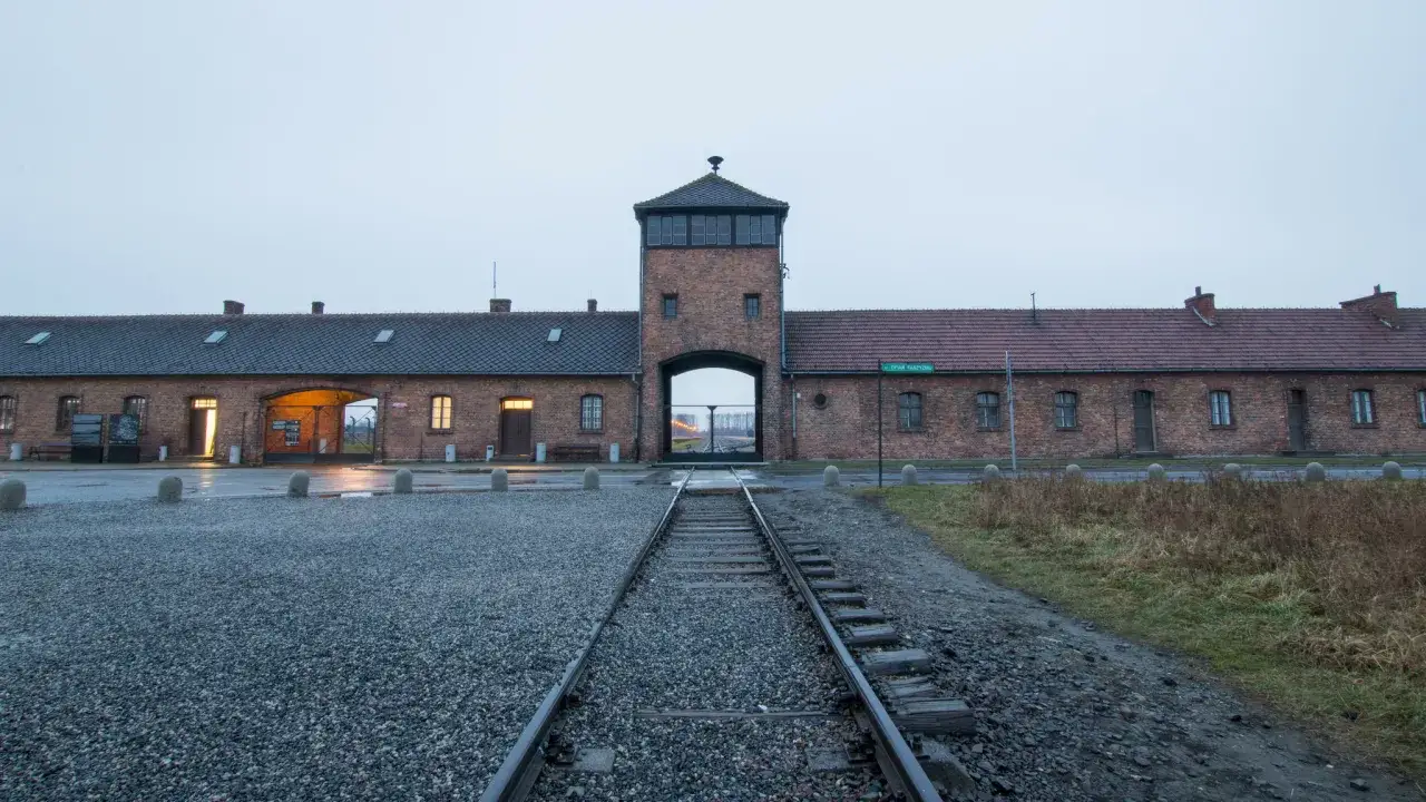 Dlaczego Auschwitz-Birkenau jest na liście UNESCO? Znaczenie i kryteria