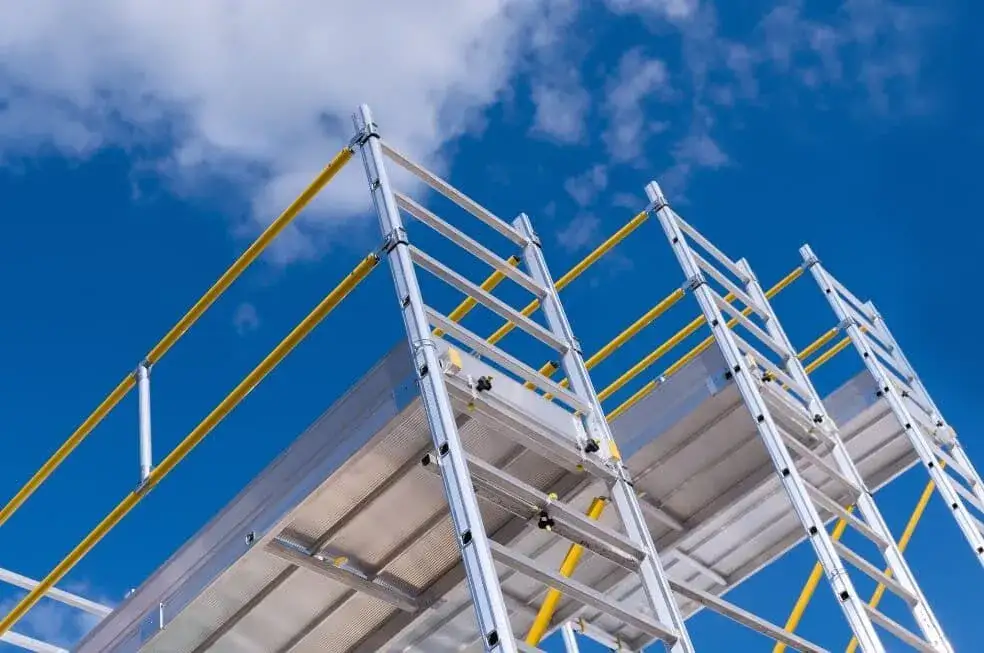 Jakie rusztowanie kupić na budowę: Praktyczny poradnik wyboru 2025