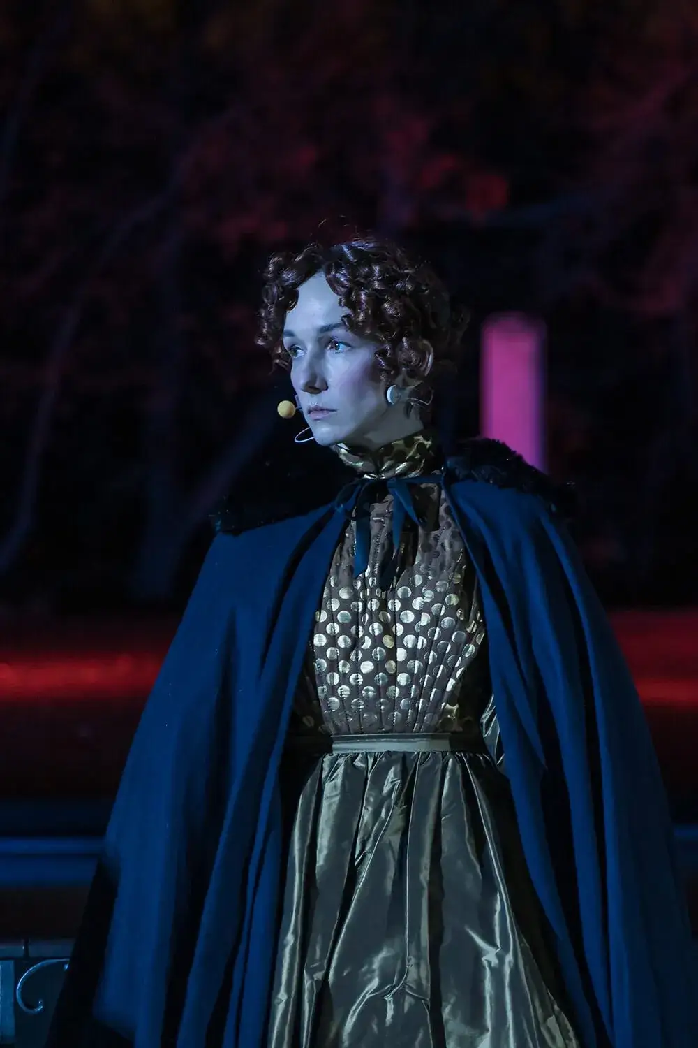 Noc listopadowa spektakl – odkryj jego głębię i znaczenie w historii