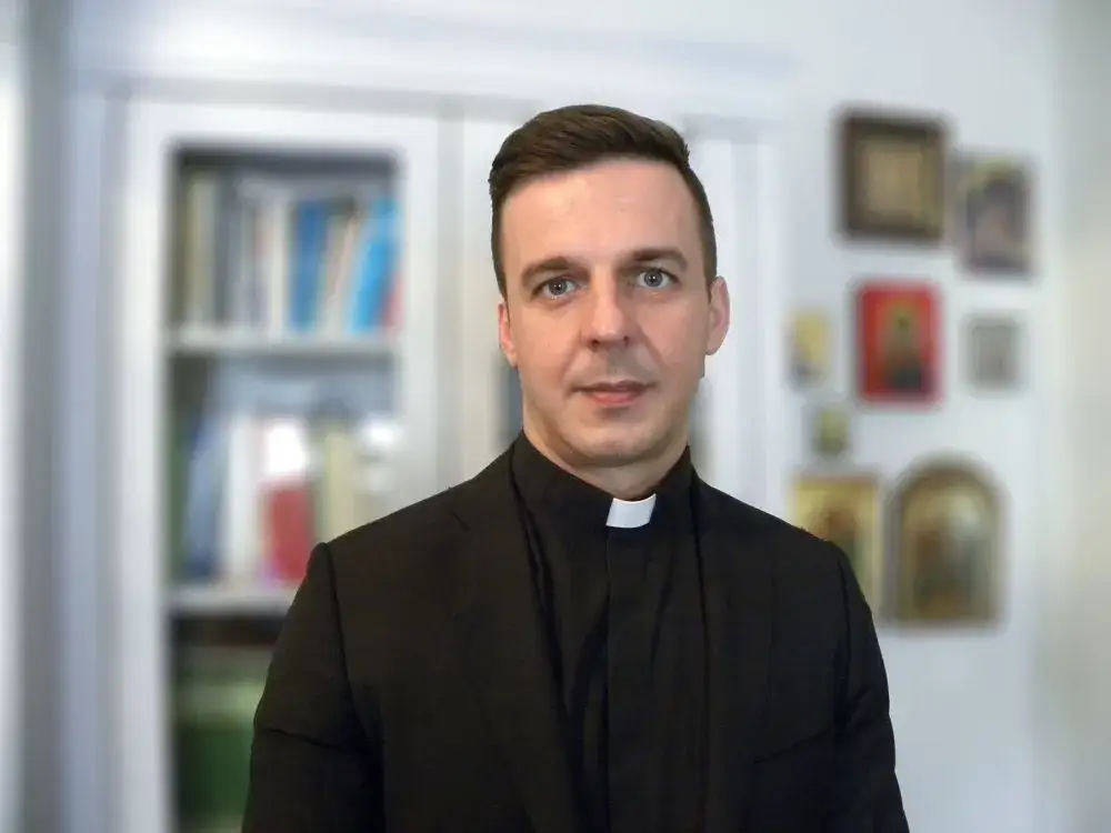 Kim naprawdę jest ksiądz Jacek Rosa: kompletny życiorys i dokonania