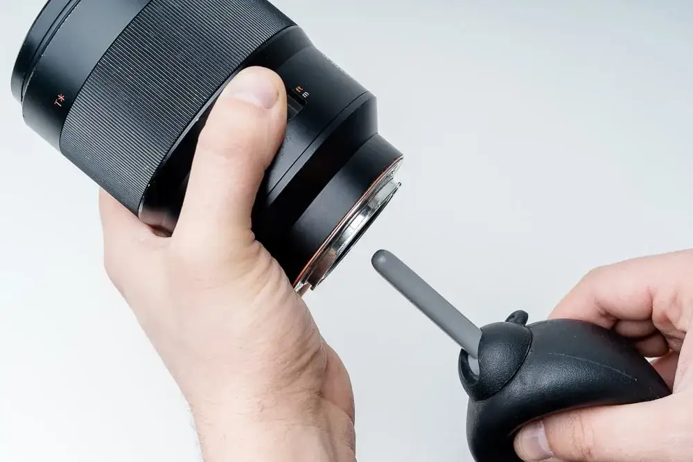 Jak wyczyścić obiektyw aparatu i uniknąć jego uszkodzenia