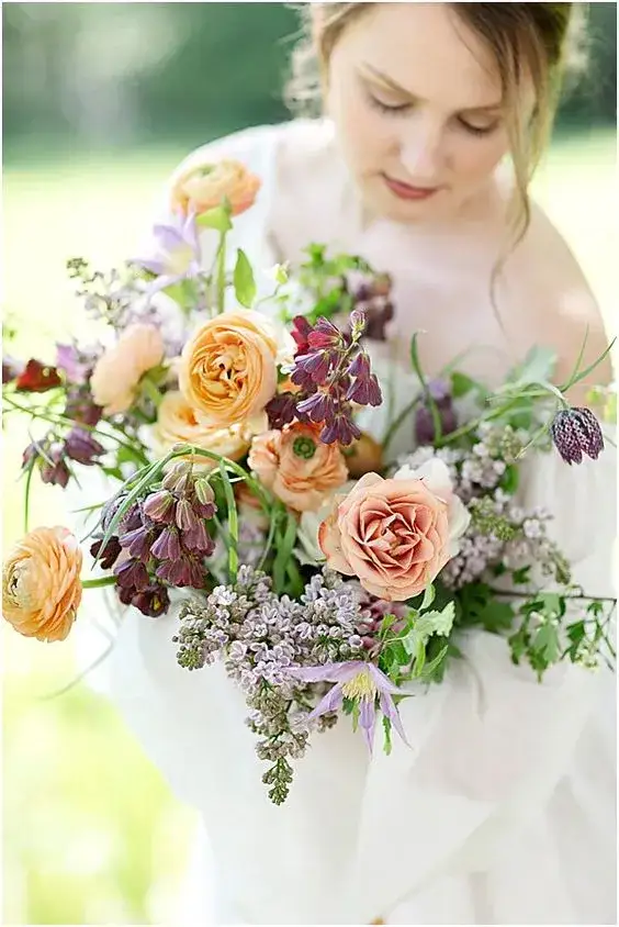 Jak dobrać bukiet do sukni ślubnej: 7 kluczowych wskazówek