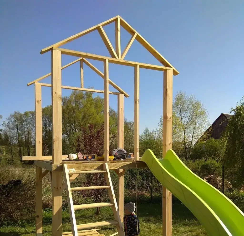 Wybór dachu domku dla dzieci: 5 najlepszych materiałów