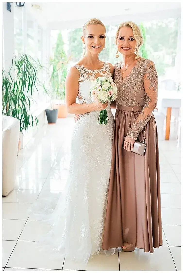 Jaka suknia dla mamy pana młodego? 10 porad na idealny wybór