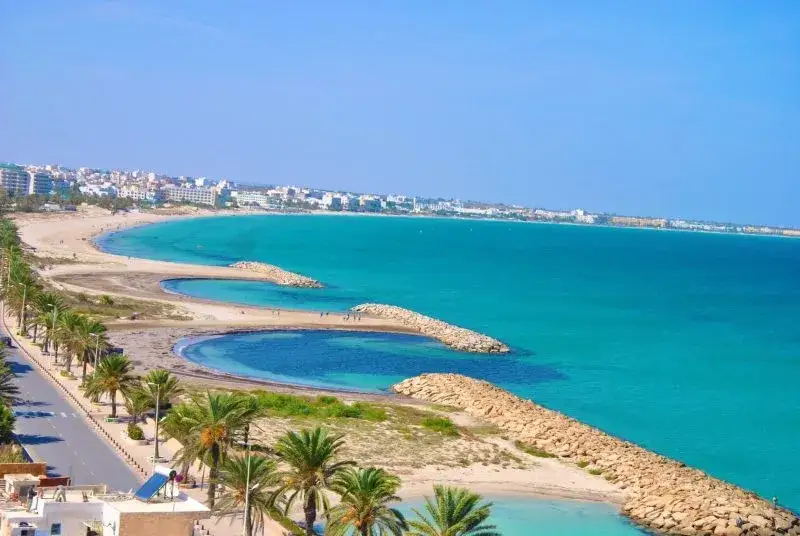 Ile trwa lot z Poznania do Tunezji? Oto co warto wiedzieć przed podróżą