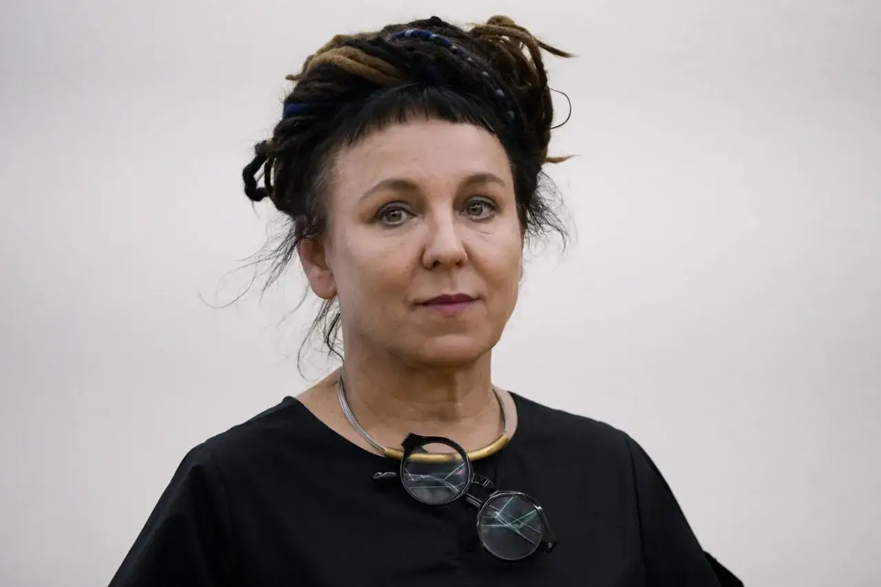 Twórczość literacka Olgi Tokarczuk: fascynujący świat metafor i historii