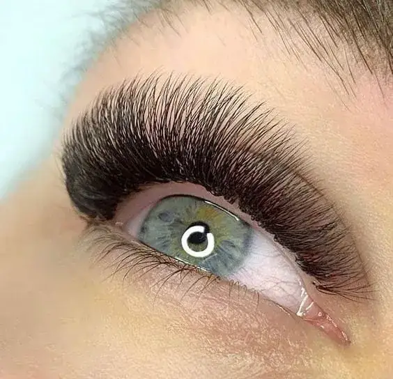 Rzęsy skręt C czy D - porównanie i wybór najlepszego skrętu dla Twoich oczu