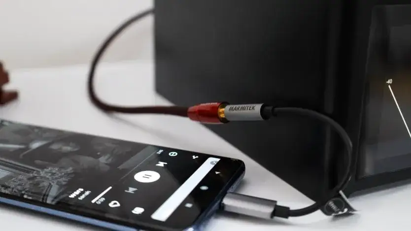 Jak łatwo podłączyć telefon do kina domowego przez USB: 5 prostych kroków