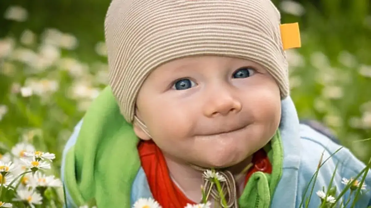 Niemowlę czy już nie? Kluczowe etapy rozwoju dziecka do pierwszego roku życia