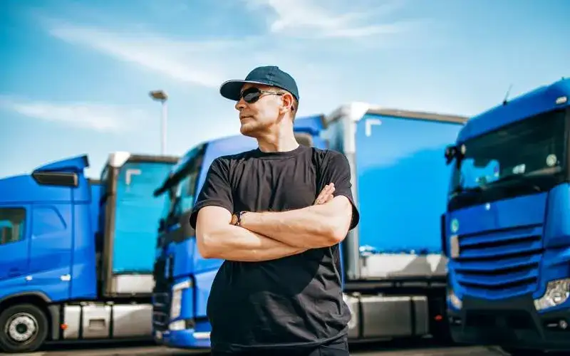 Ile zarabia kierowca międzynarodowy kat C+E? Zaskakujące stawki w transporcie