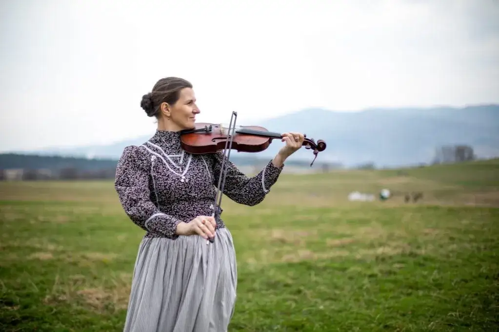 Jak trzymać smyczek skrzypce: kluczowe techniki i najczęstsze błędy