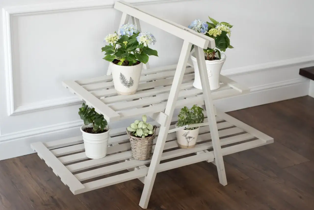 Jak zrobić kwietnik stojący: 7 kroków do pięknej dekoracji ogrodu