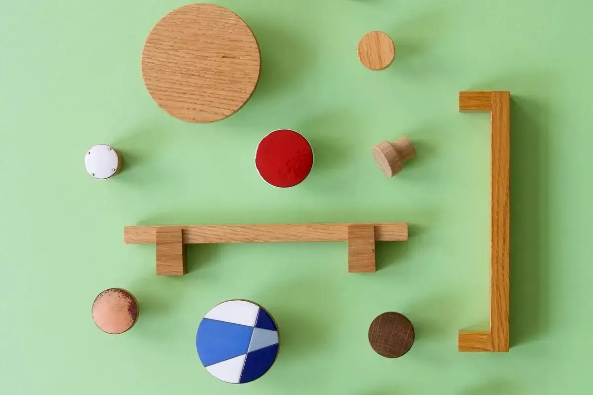 Jak wybrać najlepsze uchwyty do mebli drewnianych – porady i rodzaje