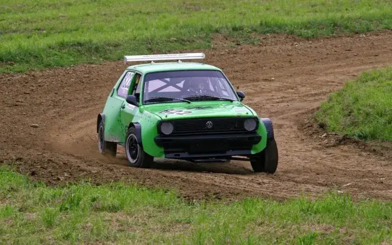 Jakie opony do VW Polo 9N: Wybierz najlepsze dla bezpieczeństwa i komfortu