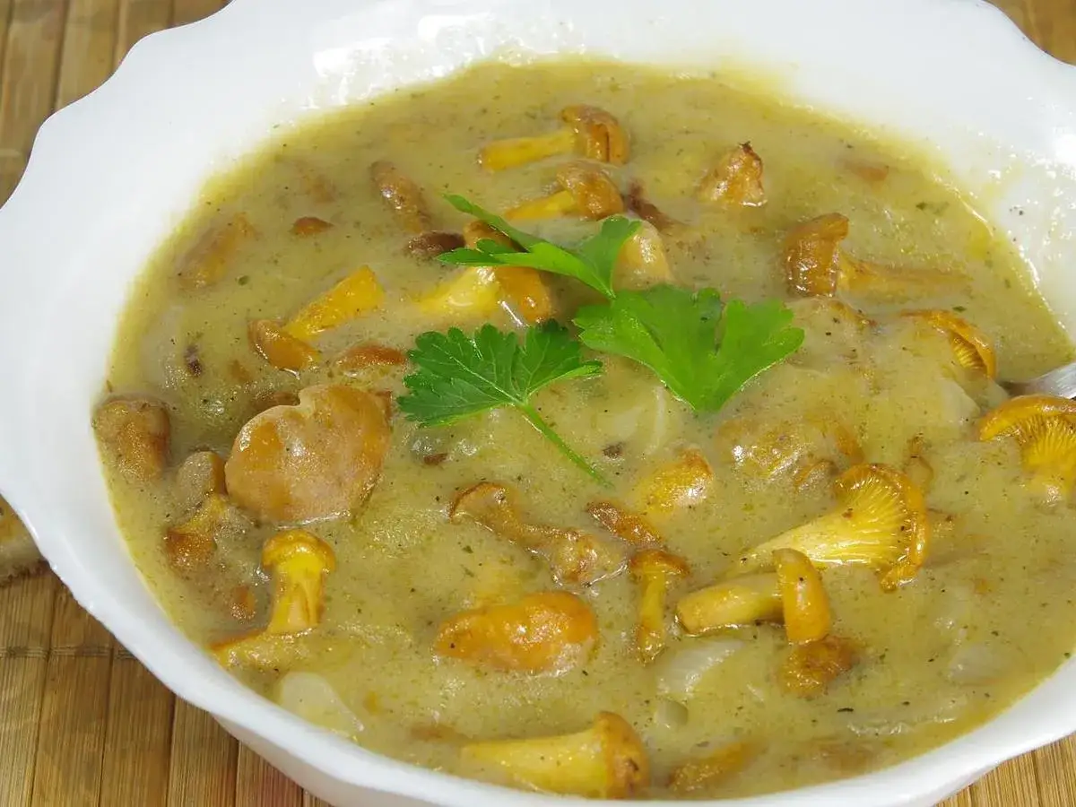 Jak bezpiecznie przewieźć zupę w garnku bez rozlania i utraty ciepła