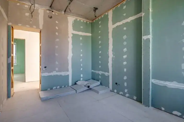 Co zamiast gładzi na ściany? Odkryj lepsze i tańsze alternatywy