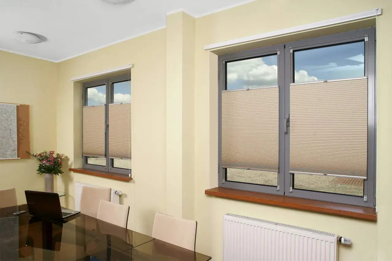 Jaki kolor rolet do okien? 5 wskazówek dla idealnego wnętrza