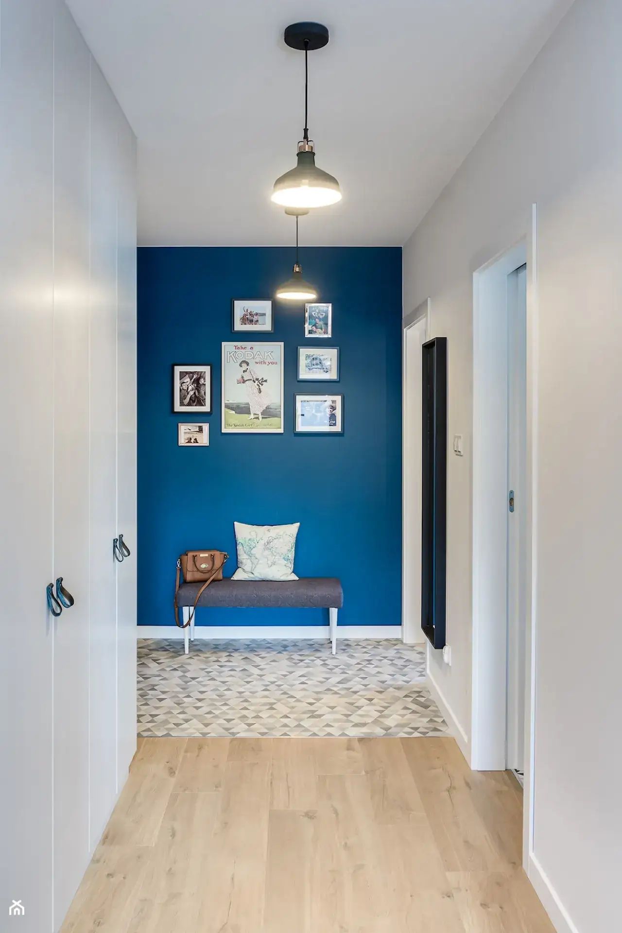 Najlepsze pomysły na ściany w przedpokoju – trwałe i modne rozwiązania