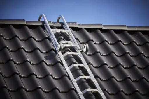 Bezpieczne drabinki na dach: Wybierz najlepszą dla swoich potrzeb