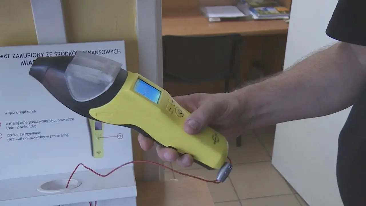 Czy można odmówić dmuchania w alkomat? Konsekwencje odmowy i prawa kierowcy