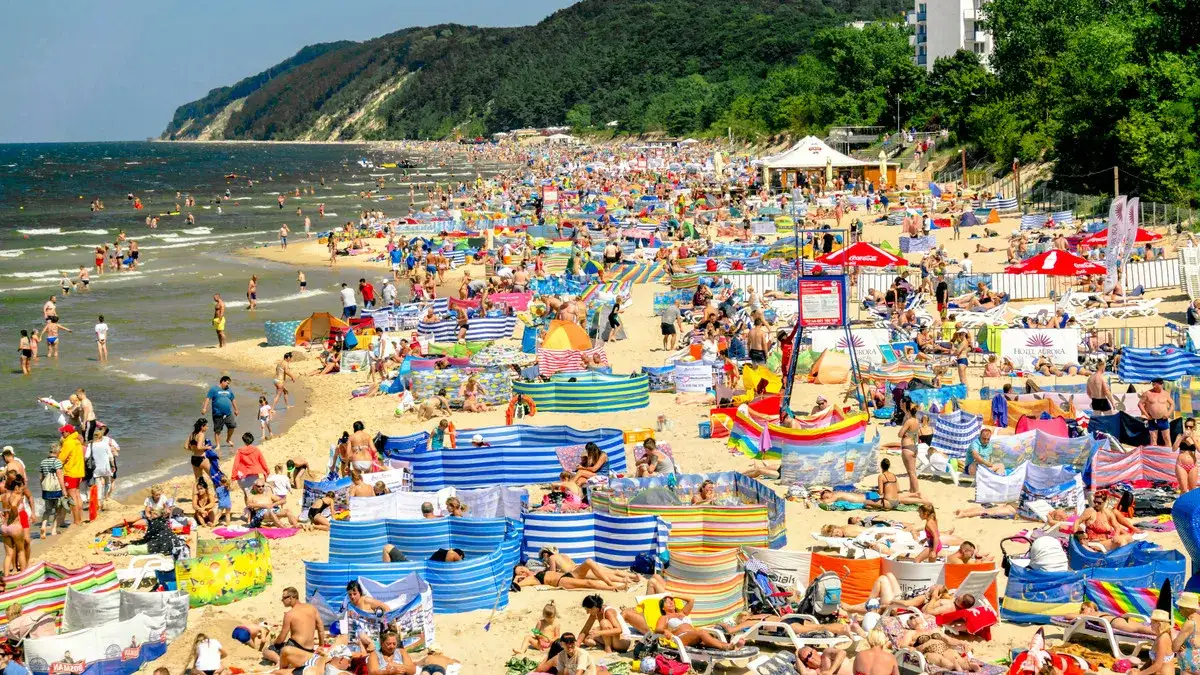 Ile kosztują wakacje nad Bałtykiem i jak tanio je zorganizować?