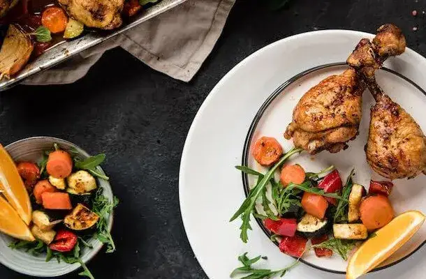 Jak idealnie przygotować udko z grilla - sprawdzone przepisy i porady