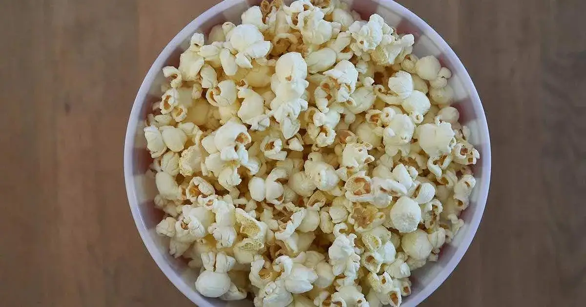 Popcorn w diecie: Zaskakująca prawda o zdrowych przekąskach